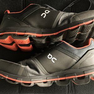 ON CloudflowRunning Shoes (street/road run)